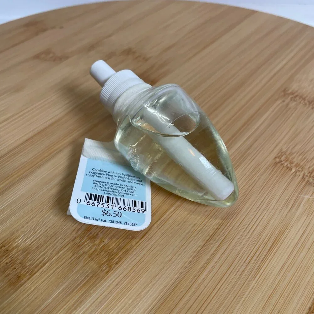 Bath & Body Works White Barn No 3 Renew Refresh Single Wallflower Refill Bulb